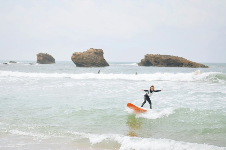 Découvrez le surf lors de vos vacances dans nos chalet du Pays Basque