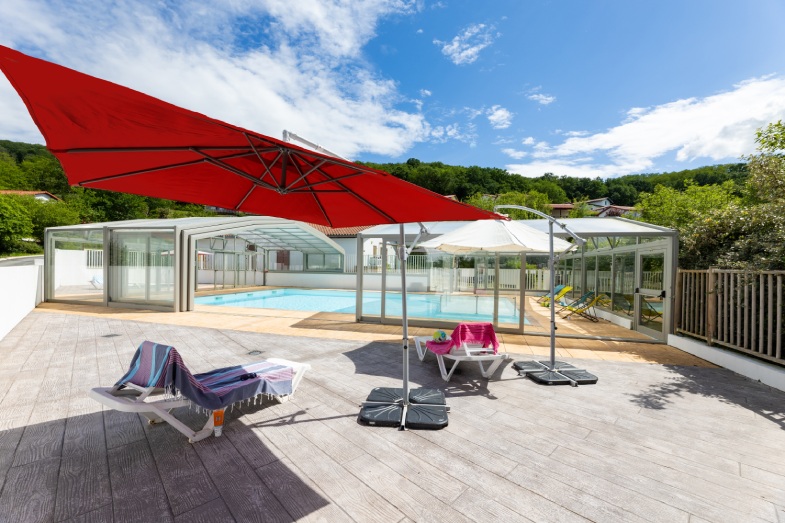 Découvrez la piscine lors de votre location de chalet au Pays Basque